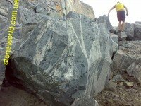 Камень валун большой карьерный